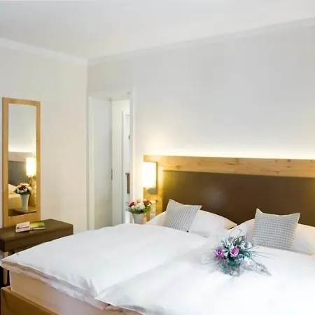 Gaestehaus & Weingut Peth فندق 3*