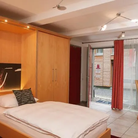 Hotel Gaestehaus & Weingut Peth 3*